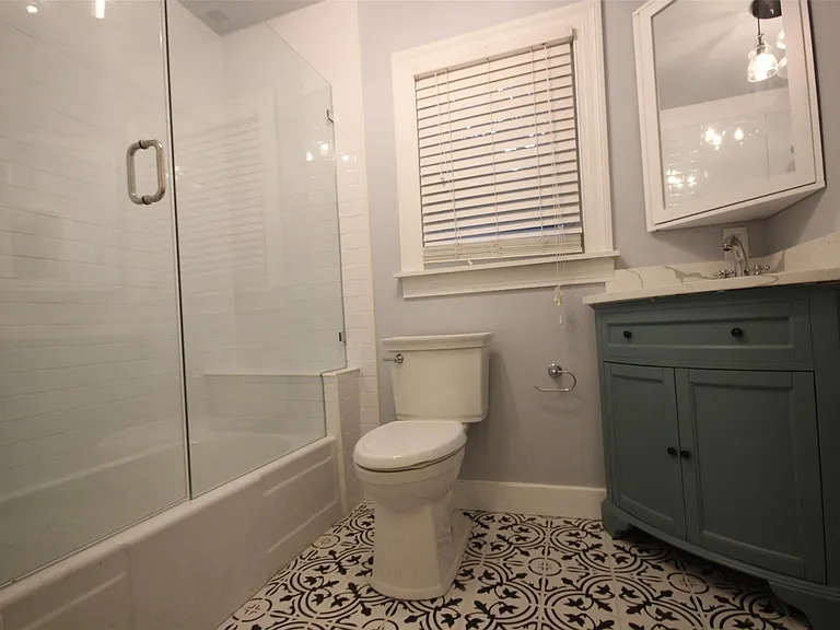 2206 W 10th St — Photo 19