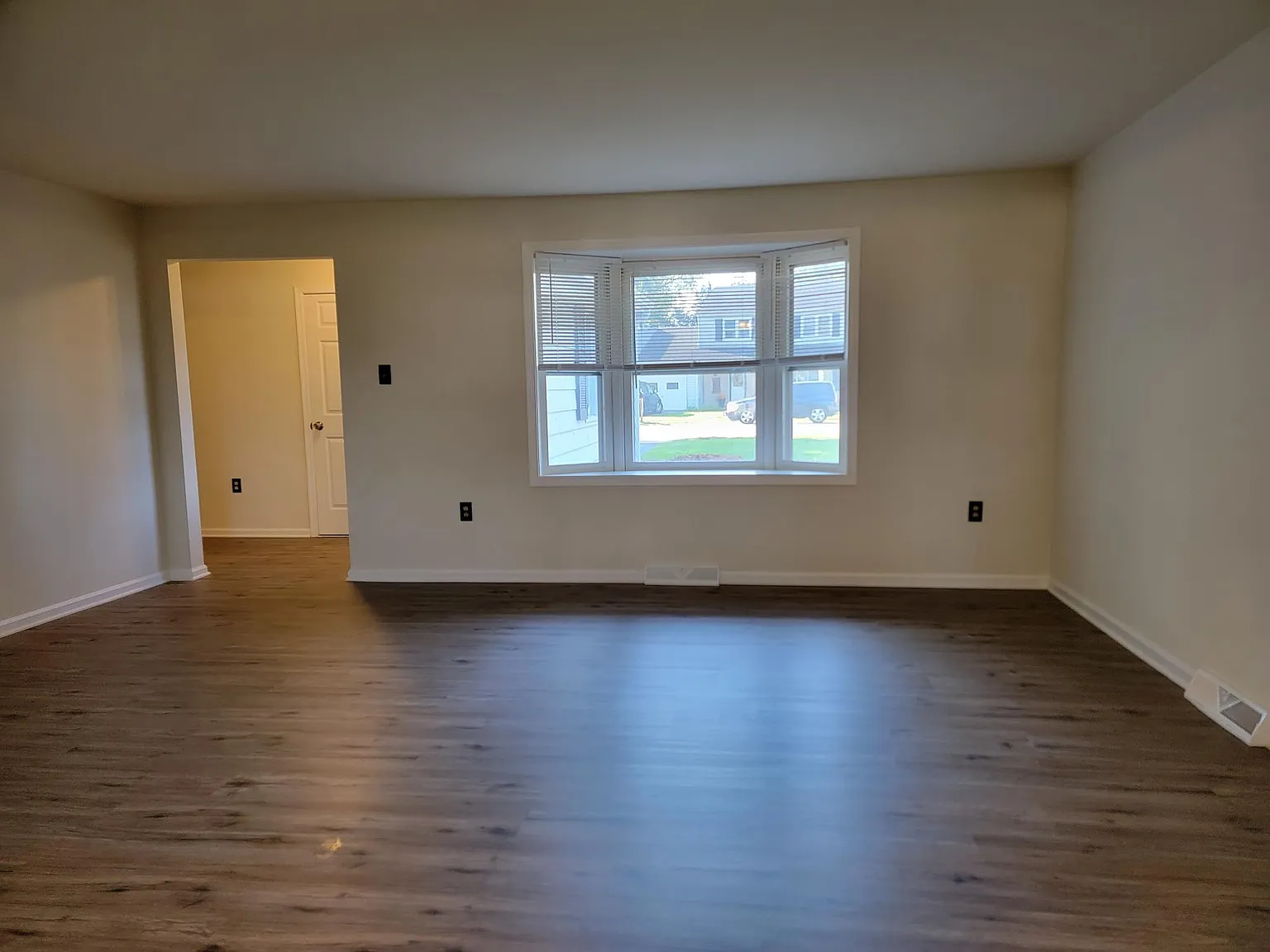 3 bed, 1.5 bath, 1436 sqft, $1,795 — Photo 3