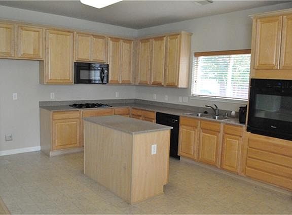 4th image of 3215 Cumberland Dr