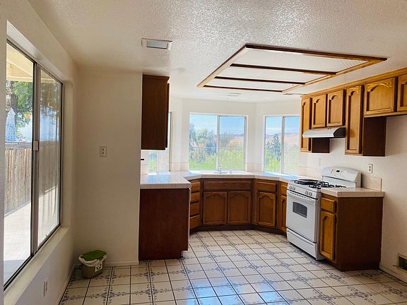 5th image of 15879 Cameron Ln
