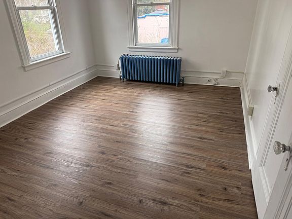 4th image of 39 Fox St APT 2