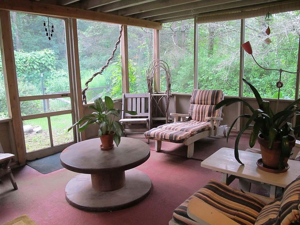 1st image of 17 Holland Ln #2