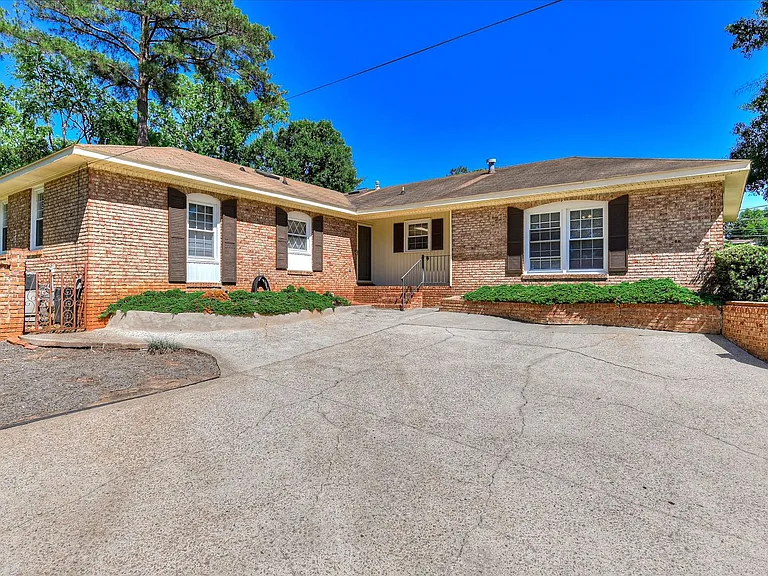 2705 Bolling Rd — Photo 3