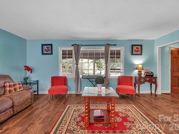 4th image of 201 Bayberry Dr