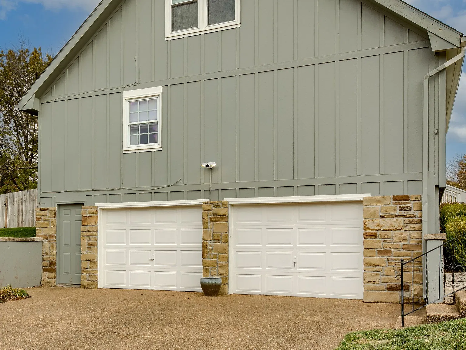 4 bed, 4.0 bath, 2584 sqft, $2,995 — Photo 4