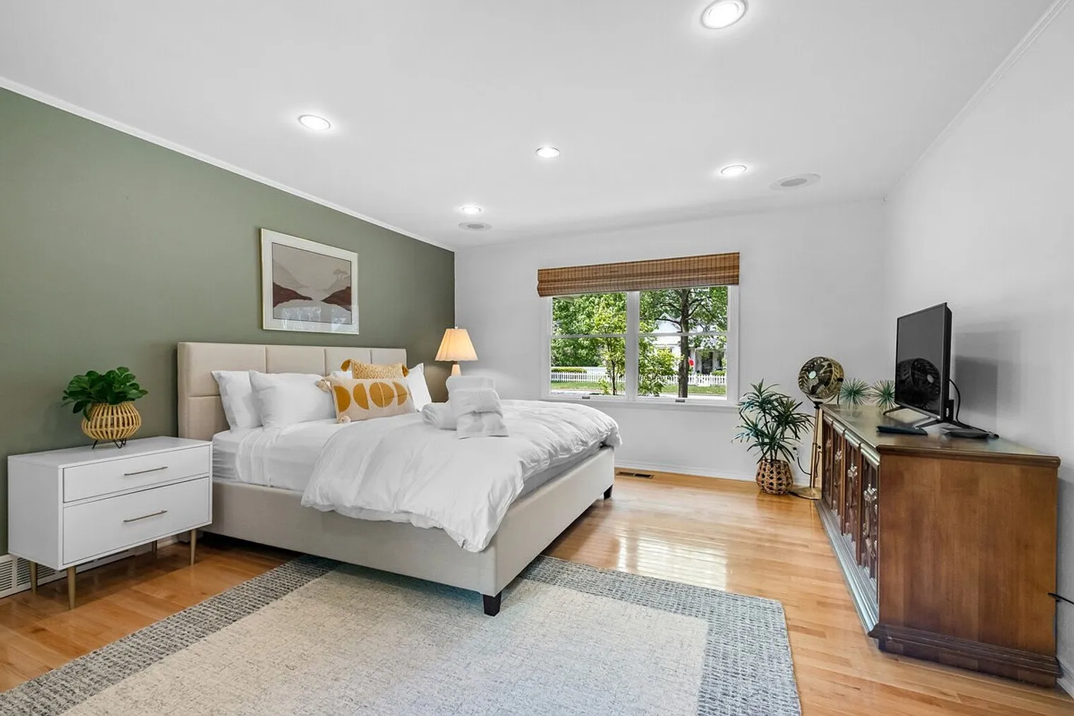 4 bed, 3.0 bath, 2454 sqft, $8,450 — Photo 1