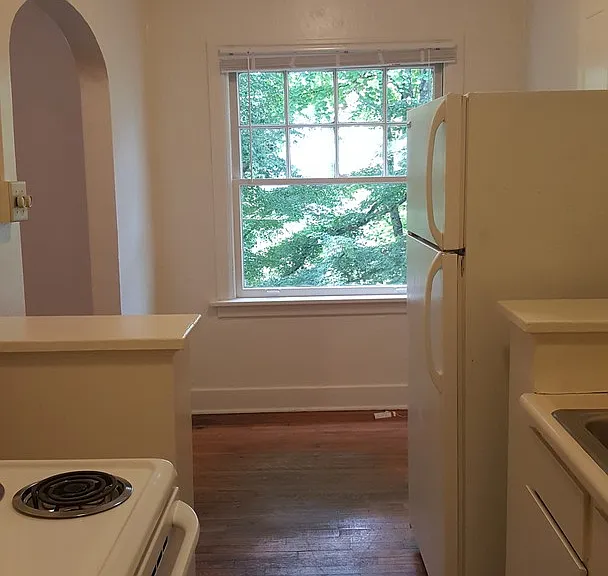 Thurman Apartments — Photo 8