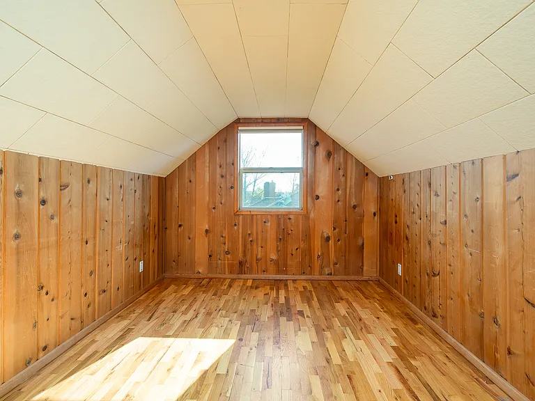 8922 SE Market St — Photo 16