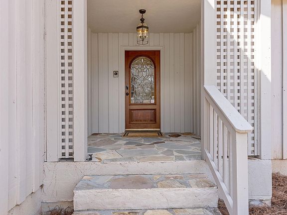 5th image of 302 Golf View Ln