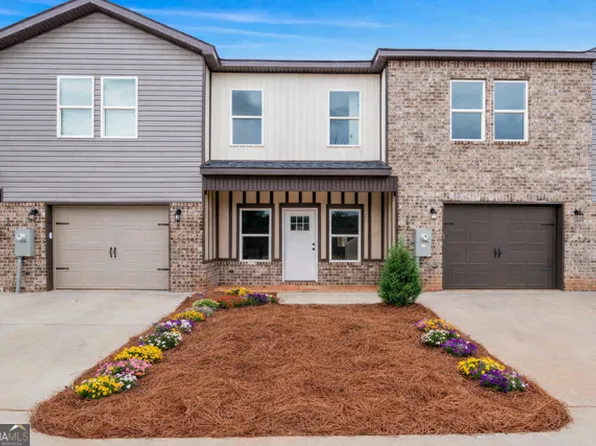 302 Beau Claire Cir, Byron, GA 31008