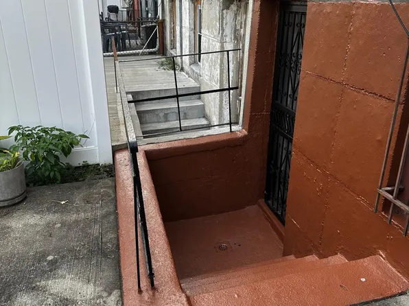 9811 Seaview Avenue image 26 of 28