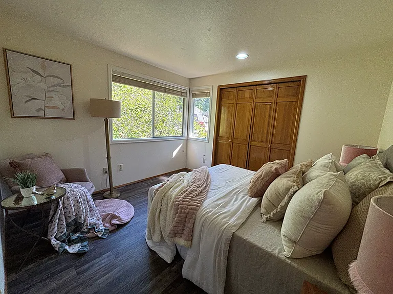 26057 SE 38th St — Photo 19