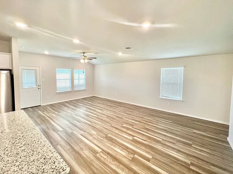 7303 Gilbert Dr — Photo 5