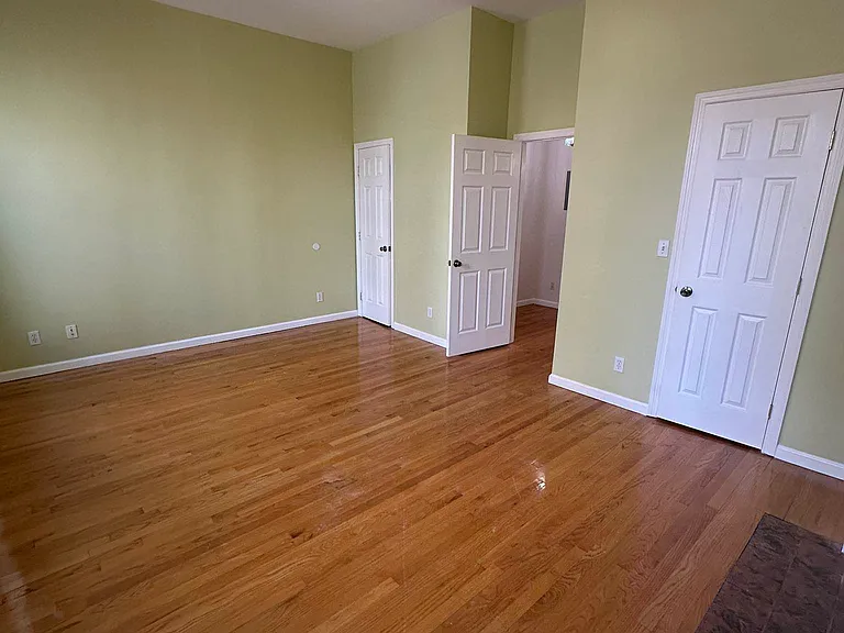 21 Vernon Ave #1 — Photo 13