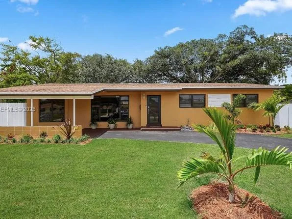 941 NW 180th Ter, Miami Gardens, FL 33169