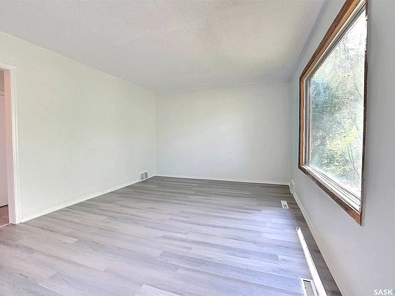 3rd image of 859 Pasqua Street