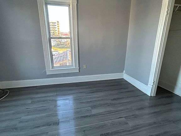 5th image of 510 11th St APT 2