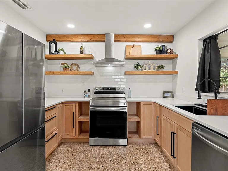 314.5 W Alva St — Photo 4