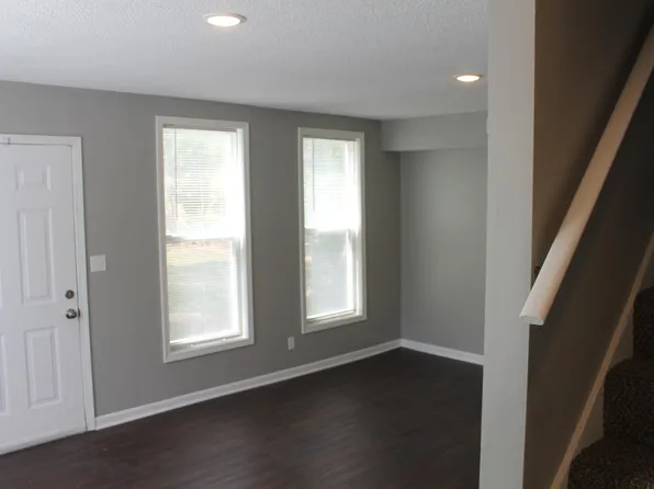 9317 E 67th Ter, Raytown, MO 64133