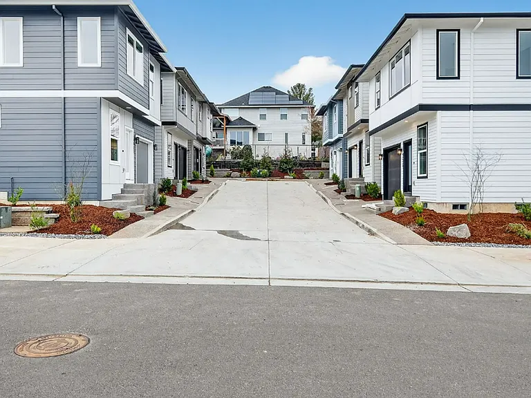 4059 SW McKinley St — Photo 37
