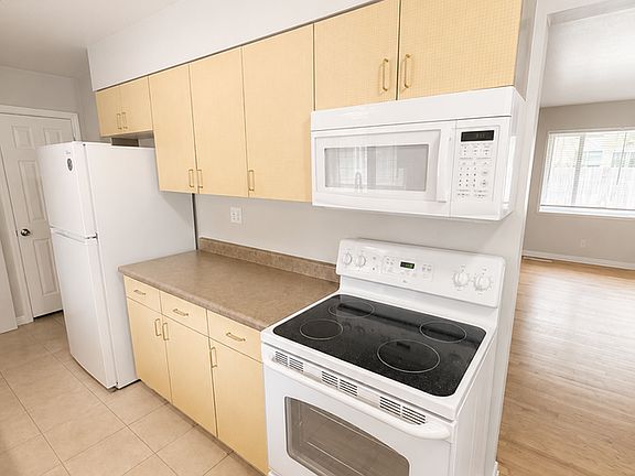 4th image of 124 W Cheyenne Rd #1