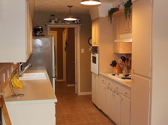 2nd image of 4225 Candy Ln