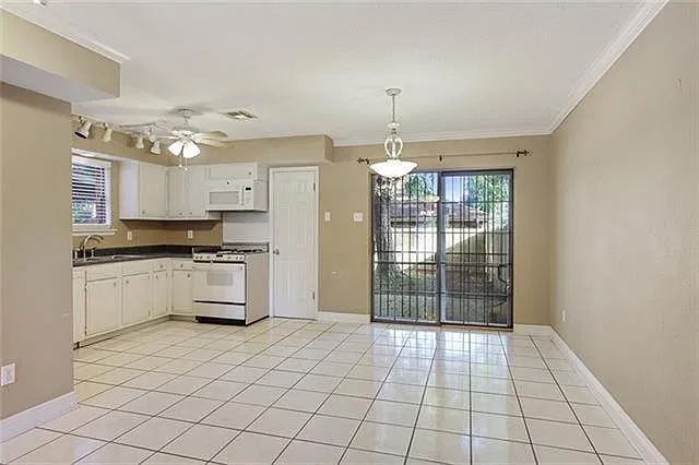 2 bed, 1.5 bath, 1422 sqft, $1,550 — Photo 4