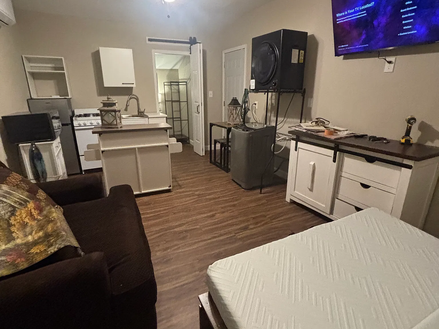 Studio, 400 sqft, $950 — Photo 2