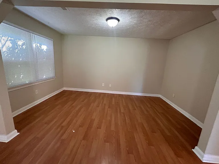 245 Loch Cir — Photo 3