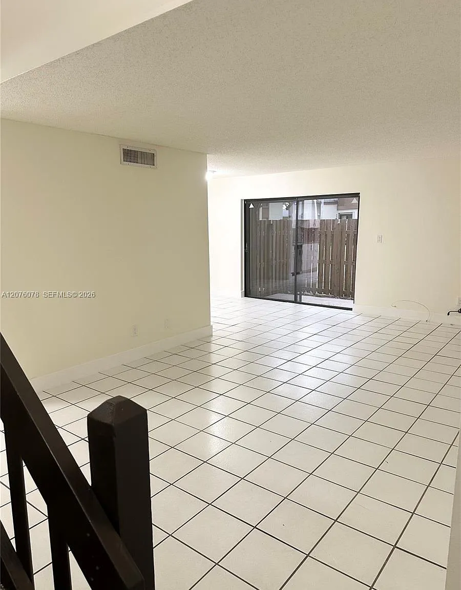 Greenglades Condo 14 — Photo 4