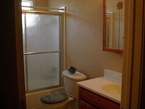 Nice full bath