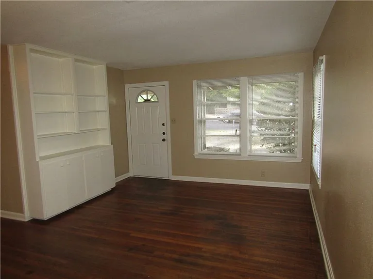 3715 Hollywood Ave — Photo 6