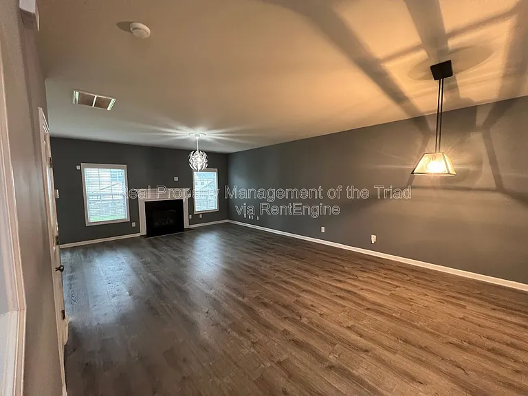 1950 Glenkirk Dr — Photo 10