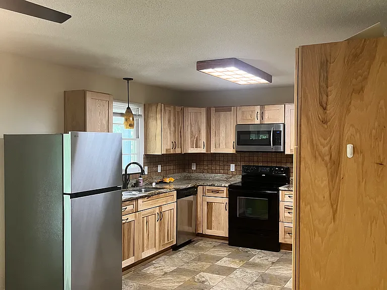 211 N Main St — Photo 21