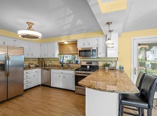 3 Cottage Cir, Cranston, RI 02910