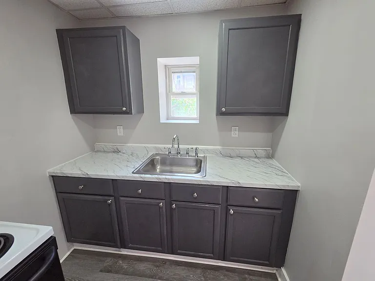 816 Laufer St — Photo 3