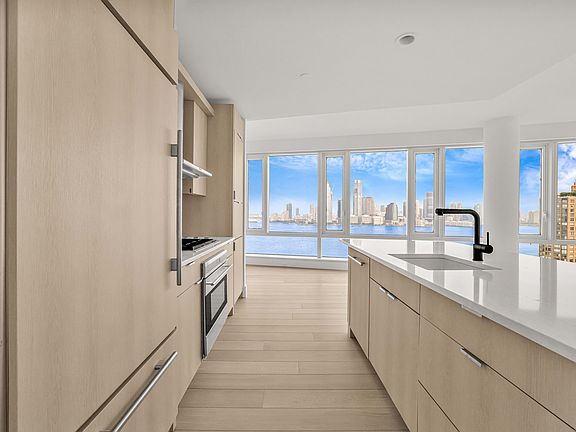 4th image of 70 Little West St APT 20C