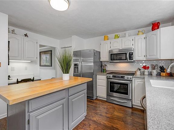 4th image of 319 Valerie Dr