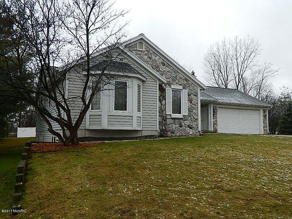 2nd image of 2051 Woodlawn Ave SE