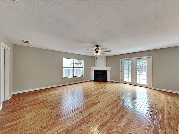 3rd image of 2606 Diamond Hill Dr