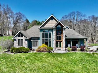 212 Ironwood Ln, Rupert, WV 25984