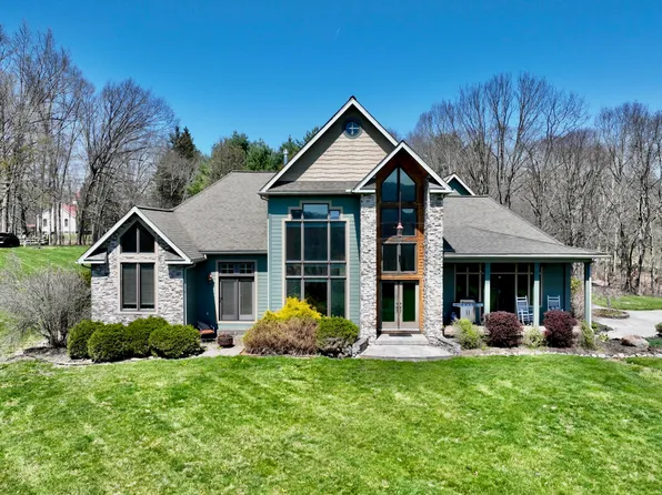 212 Ironwood Ln, Rupert, WV 25984