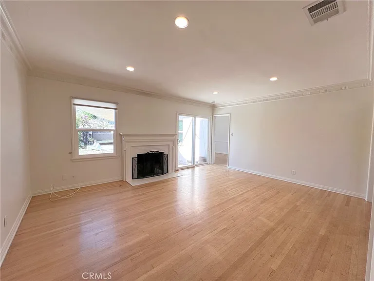 5618 Fallsgrove St — Photo 3