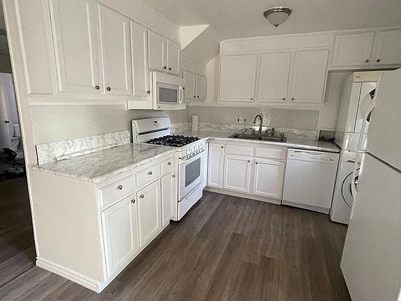 2nd image of 17077 Roscoe Blvd Unit 8