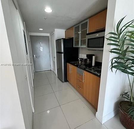 4th image of 1750 N Bayshore Dr APT 4508