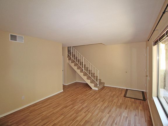 3rd image of 489 Serento Cir