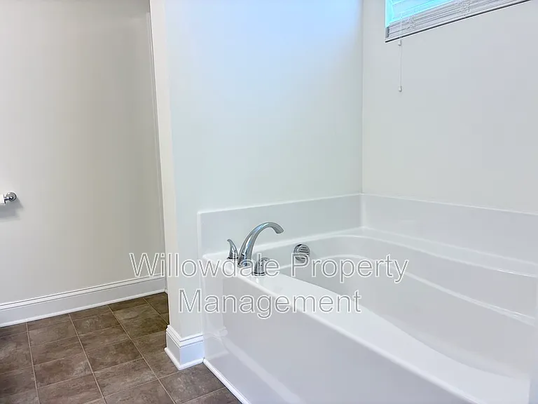 100 Spring Pine Ln — Photo 15