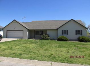 1416 Woodhill Dr, Lebanon, MO 65536
