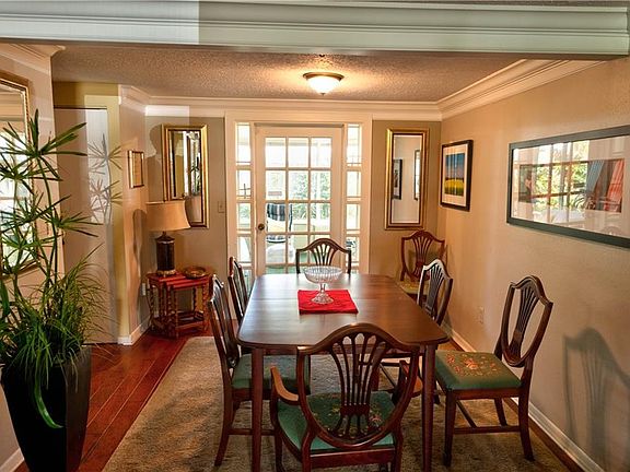 4th image of 2124 Cordova Cir W