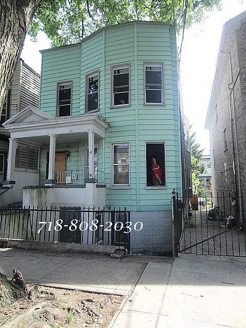 2nd image of 1745 Melville St